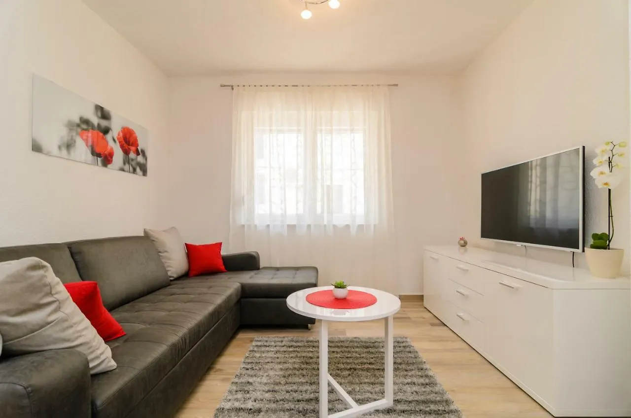 Apartments Filip ザダル