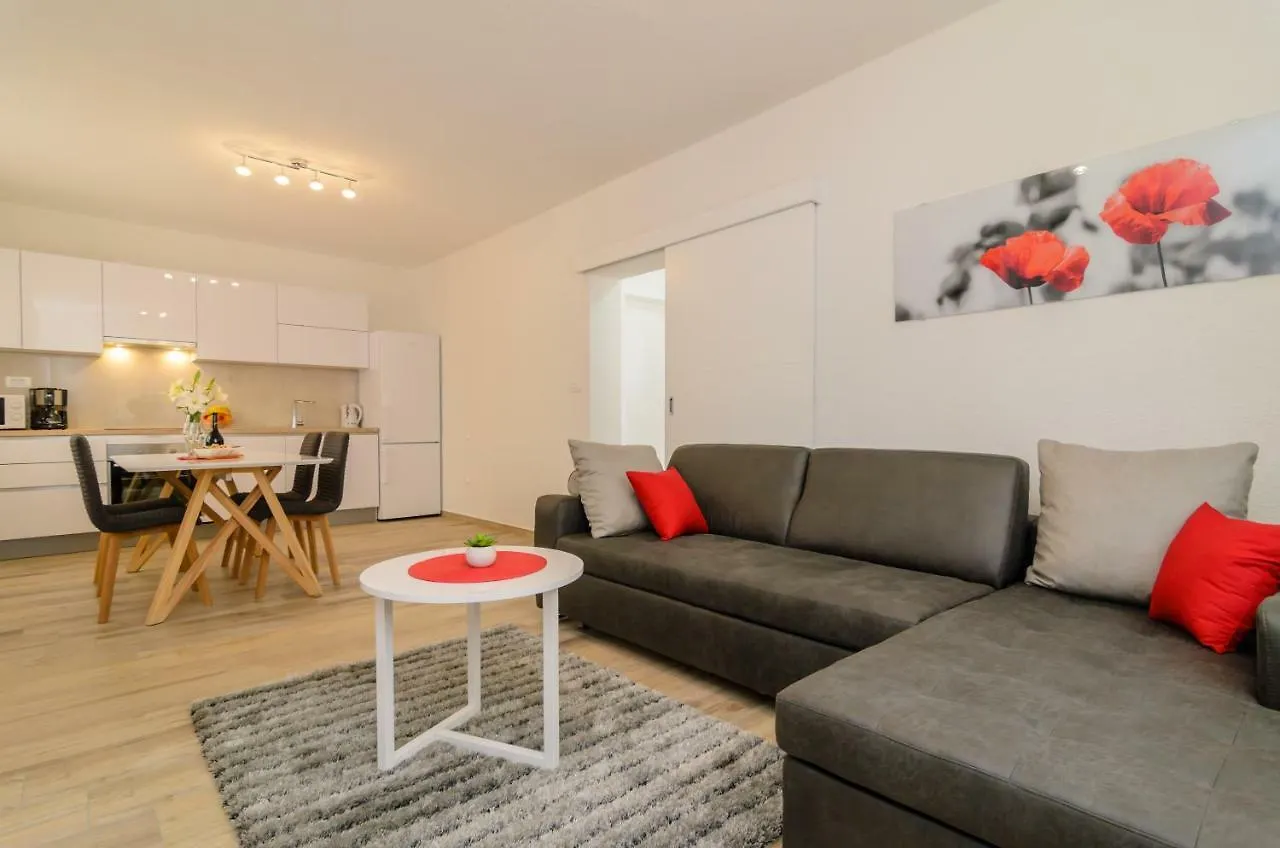 Apartments Filip ザダル